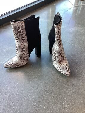 Snake-Print Pointed Toe Ankle Boots